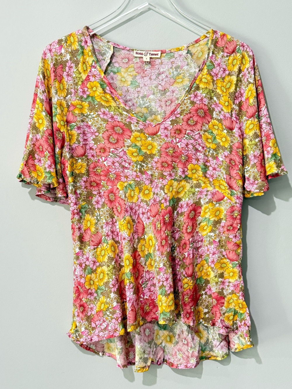 ROSE & THYME Floral V-Neck Top Size Small
